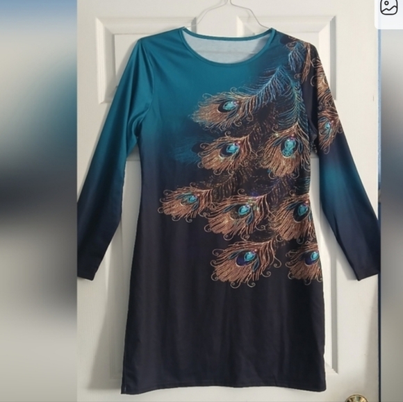 Elegant Peacock Feather Print Dress - Picture 2 of 7